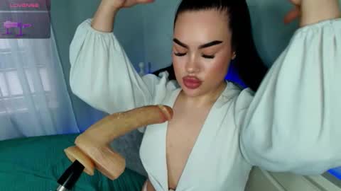 Snapshot of crazy__berry chatting on December 3, 2025, 6:54 am Eva online show from December 3, 2025, 6:54 am