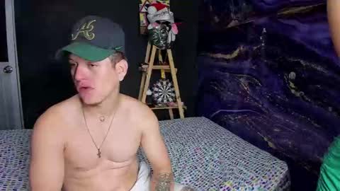 crazy_acouple_donpillo online show from December 20, 2024, 3:03 am