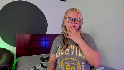 Lexie  Rose  online show from December 20, 2024, 1:33 pm