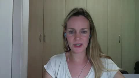 Anny online show from January 31, 2025, 8:01 pm