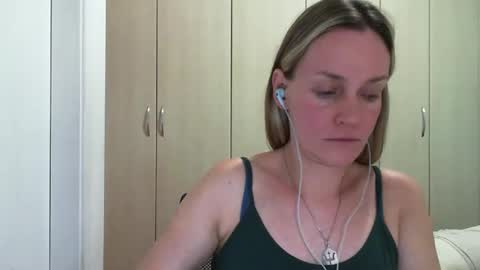 Anny online show from February 19, 2025, 9:36 pm