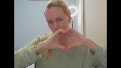 Anny online show from March 12, 2026, 11:33 pm