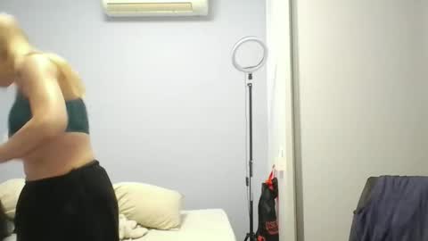 Anny online show from March 25, 2026, 12:38 am