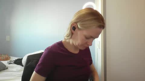 Anny online show from April 6, 2026, 10:49 am