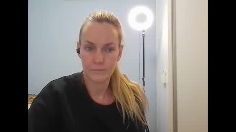 Snapshot of crazyanny chatting on June 10, 2026, 10:52 pm Anny online show from June 10, 2026, 10:52 pm
