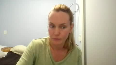 Snapshot of crazyanny chatting on June 15, 2026, 12:24 am Anny online show from June 15, 2026, 12:24 am