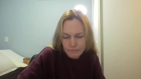 Snapshot of crazyanny chatting on July 8, 2026, 12:42 pm Anny online show from July 8, 2026, 12:42 pm