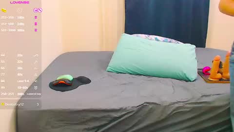 Snapshot of crazycouple034 chatting on February 6, 2025, 12:05 pm crazycouple034 online show from February 6, 2025, 12:05 pm