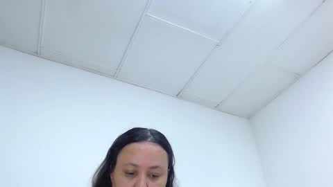 diosalinda online show from November 30, 2025, 5:11 am