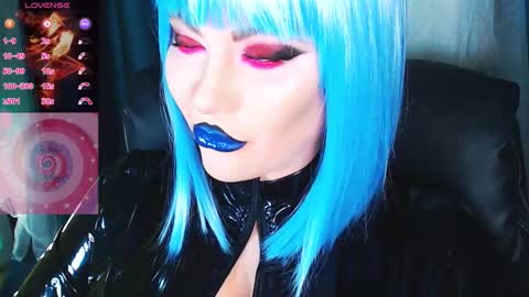 Roxy online show from November 12, 2025, 3:23 pm