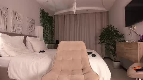 ALEXA AND WALLY online show from December 19, 2025, 8:32 am