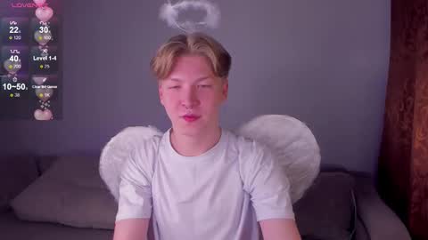 Snapshot of creamcherrystudio chatting on October 29, 2025, 3:53 am TheMikeSever online show from October 29, 2025, 3:53 am