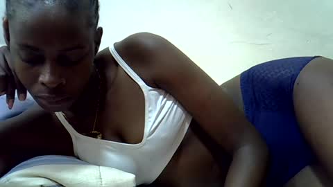 Snapshot of creamy_pussie chatting on June 25, 2026, 12:42 pm creamy_pussie online show from June 25, 2026, 12:42 pm