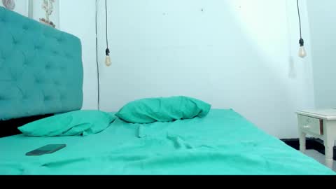 cris_dulce online show from November 23, 2025, 6:52 pm