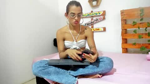 cris_dulce online show from March 1, 2026, 5:48 pm