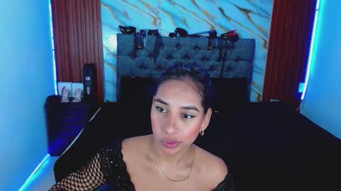 CRISANDMERY online show from December 3, 2025, 1:53 pm