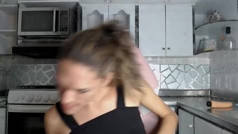 Cristina Onazis online show from March 8, 2026, 6:12 pm