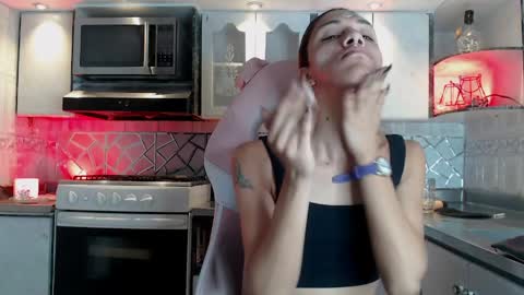 Cristina Onazis online show from March 24, 2026, 6:02 pm