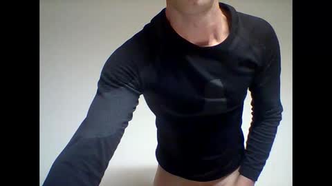 Snapshot of crissstrokesxxx chatting on December 3, 2024, 1:32 pm Criss online show from December 3, 2024, 1:32 pm