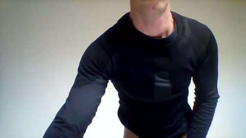 Snapshot of crissstrokesxxx chatting on March 15, 2026, 4:35 pm Criss online show from March 15, 2026, 4:35 pm
