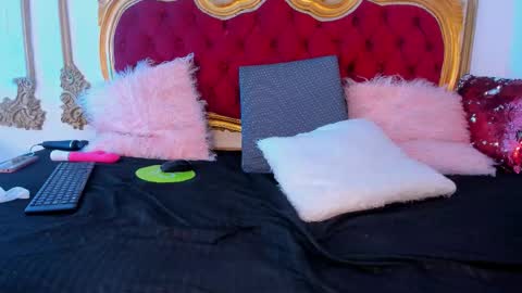 Snapshot of cristal_bons chatting on March 3, 2026, 9:10 pm Cristal online show from March 3, 2026, 9:10 pm