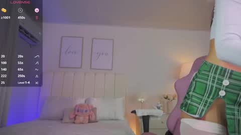Snapshot of cristal_bunny chatting on April 30, 2026, 12:06 am Cristal online show from April 30, 2026, 12:06 am
