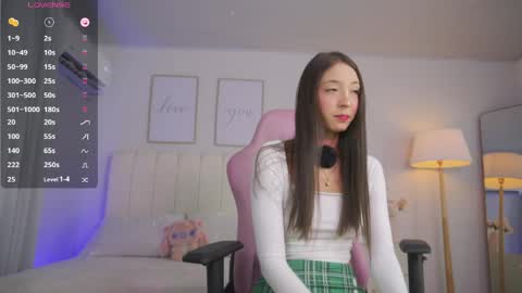 Snapshot of cristal_bunny chatting on May 6, 2026, 12:08 am Cristal online show from May 6, 2026, 12:08 am