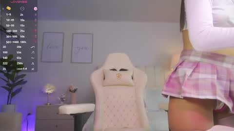 Snapshot of cristal_bunny chatting on July 3, 2026, 12:06 am Cristal online show from July 3, 2026, 12:06 am