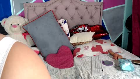 Snapshot of cristal_hot199037 chatting on March 10, 2025, 10:04 am Cristal online show from March 10, 2025, 10:04 am