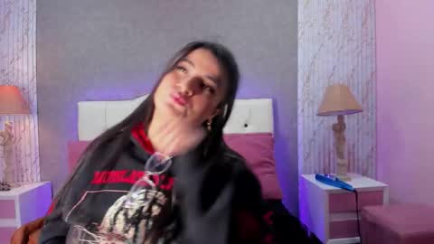 cristal_nox22 online show from November 21, 2025, 6:28 pm