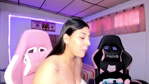 cristal_smith20 online show from June 1, 2026, 4:20 pm
