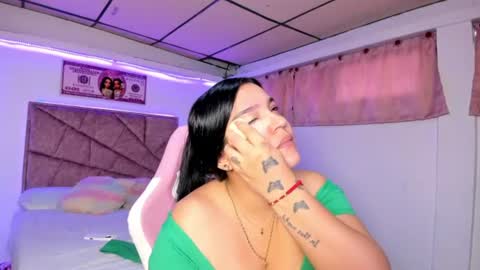 cristal_smith20 online show from June 19, 2026, 11:36 am