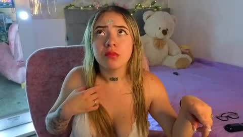 Snapshot of cristal_v_ chatting on May 6, 2026, 5:03 am Cristal online show from May 6, 2026, 5:03 am