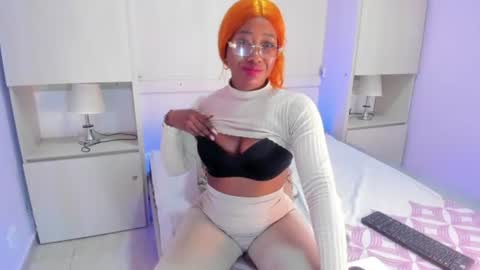 Snapshot of cristalbennet chatting on July 1, 2026, 7:35 pm cristalbennet online show from July 1, 2026, 7:35 pm