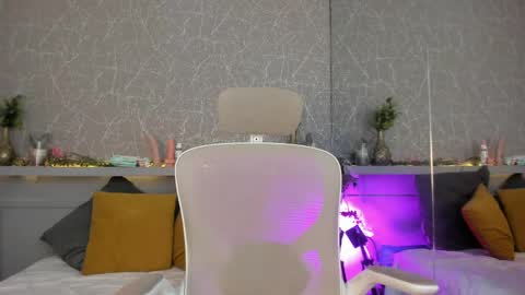 Snapshot of cristalbm_ chatting on May 18, 2026, 9:53 pm cristalbm_ online show from May 18, 2026, 9:53 pm