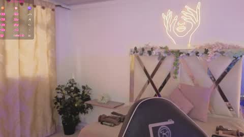 Snapshot of cristalbroke_tay chatting on July 4, 2026, 8:37 pm Crystalbroke online show from July 4, 2026, 8:37 pm