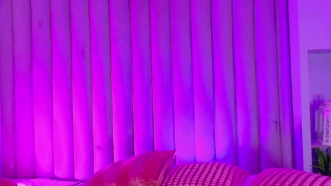 Nicole  Connection time 220pm-910pmCol online show from April 21, 2026, 2:26 am