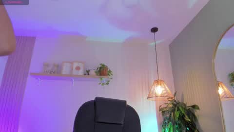 cristalfoxy_ online show from February 10, 2026, 8:13 pm