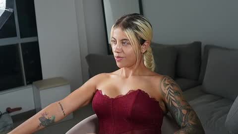 Laura online show from April 25, 2026, 2:58 am