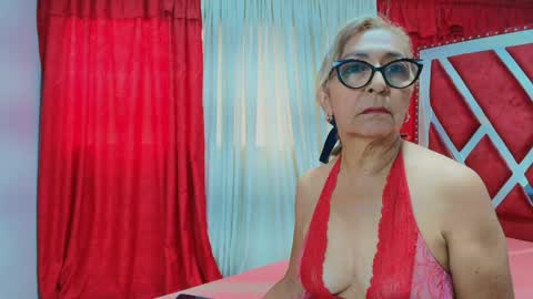 cristalmature online show from June 4, 2026, 12:33 pm
