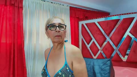 cristalmature online show from June 5, 2026, 3:18 pm