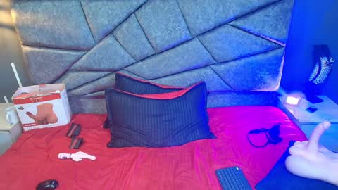 CRISTAL MILF online show from December 3, 2024, 2:03 am