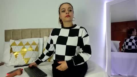 cristal walker online show from November 16, 2025, 10:32 am