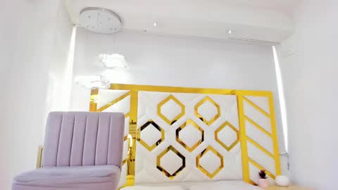  Independent Model online show from January 18, 2025, 3:05 pm