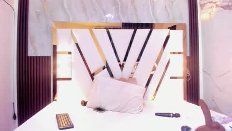 cristin  online show from November 5, 2025, 7:08 am