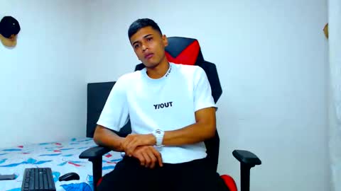 Snapshot of cristiantayron chatting on April 27, 2026, 11:36 pm cristian online show from April 27, 2026, 11:36 pm