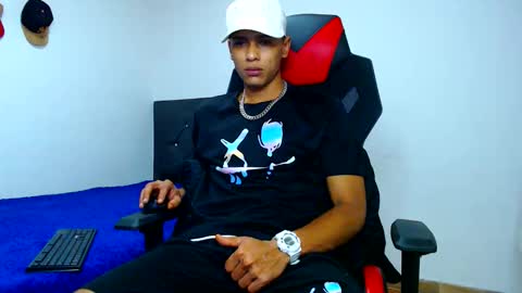 Snapshot of cristiantayron chatting on May 13, 2026, 8:34 am cristian online show from May 13, 2026, 8:34 am