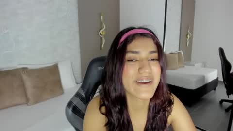Snapshot of cristin_collins chatting on May 19, 2026, 9:32 pm C R I S T I N online show from May 19, 2026, 9:32 pm
