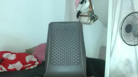 cristinamontiel74 online show from May 14, 2026, 6:26 pm