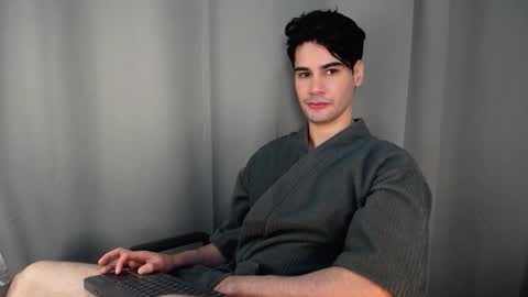 cristopher online show from November 24, 2025, 8:19 pm